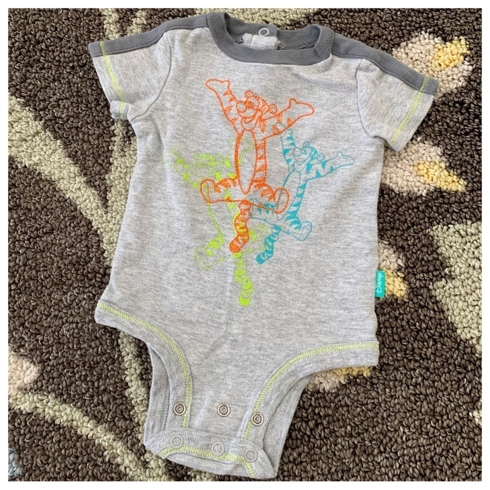 Vintage Disney Tigger Pooh Graphic Gray Onesie Bodysuit Outfit 3-6 Months